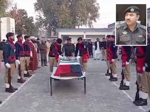 Pakhtunkhwa; SP martyred, 3 officials including DSP injured in terrorist attack The funeral prayer of SP Ijaz Khan was performed at Police Line Mardan this morning (Photo: Screen grab).