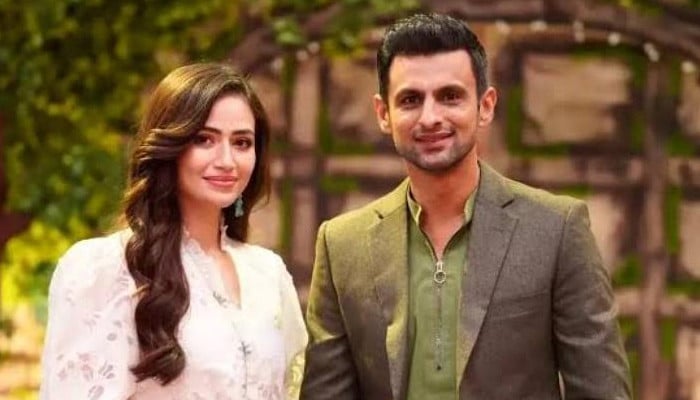 PSL 9, Shoaib Malik reached Multan along with his wife Sana Shoaib