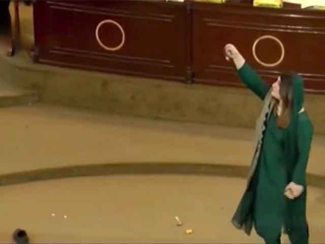 Petition in the police station against throwing things at the League member in Pakhtunkhwa Assembly, Sobia Shahid Legi woman MPA Shobia Shahid submitted the application at the Sharqi police station (Photo: Screen grab).