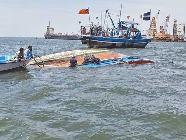 Karachi: A fisherman died when a boat sank near Ibrahim