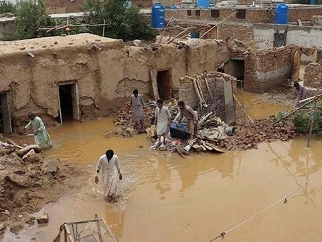 Corps Commander Balochistan visited the flood affected areas, met with the victims