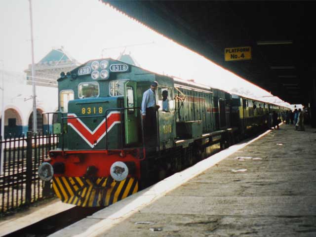 Record revenue of Pakistan Railways in 8 months