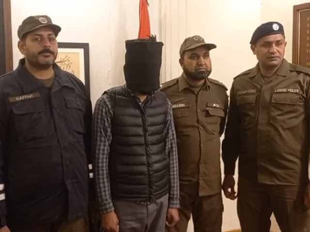Accused of abducting girls arrested in Lahore, 3 recovered Photo: Screen grab