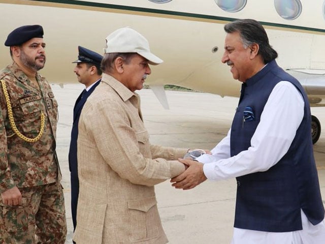 Prime Minister reaches Gwadar, assesses the damages caused by rains