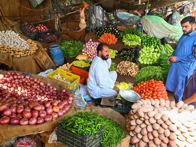 With the arrival of Ramadan in Karachi, the flood of inflation has come, the citizens are worried