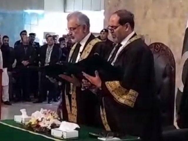 Chief Justice of Pakistan Qazi Faiz Isa administered oath to him