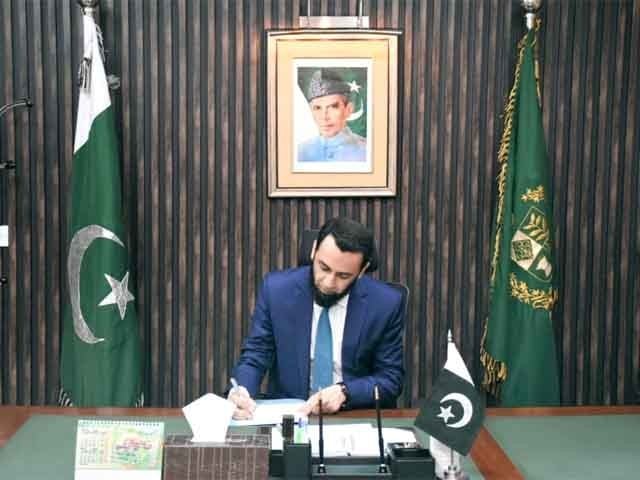 Atta Tarar took charge of the Ministry of Information and Broadcasting There is a need to strengthen the relationship between the government and the media, Federal Minister Atta Tarar