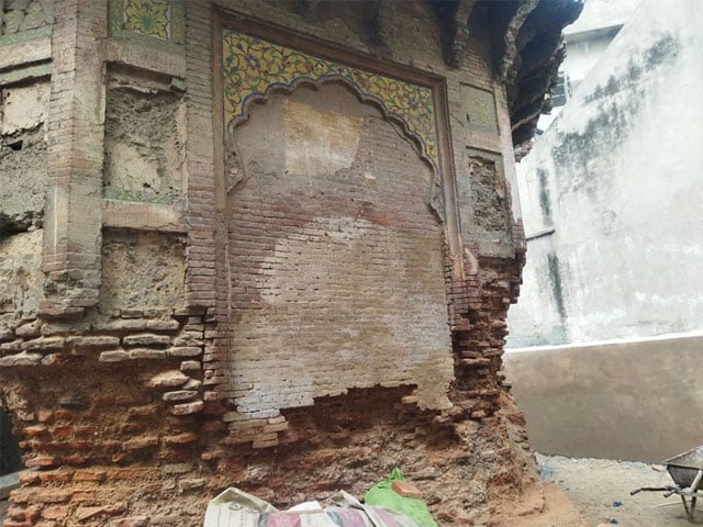 An unknown tomb of the Mughal era was discovered in Lahore