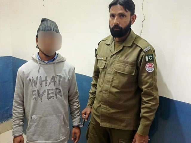 The accused used to extract kidneys from poor and indigent people in different areas by luring them with money