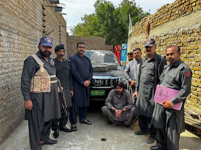 60 kg hashish recovered from a double cabin vehicle with official number in Sindh, accused arrested