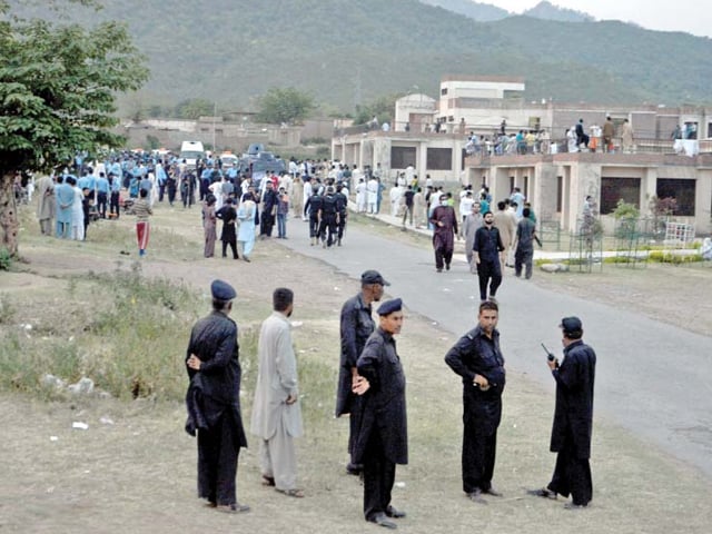 A student was seriously injured in the firing during a dispute in the University of Islamabad