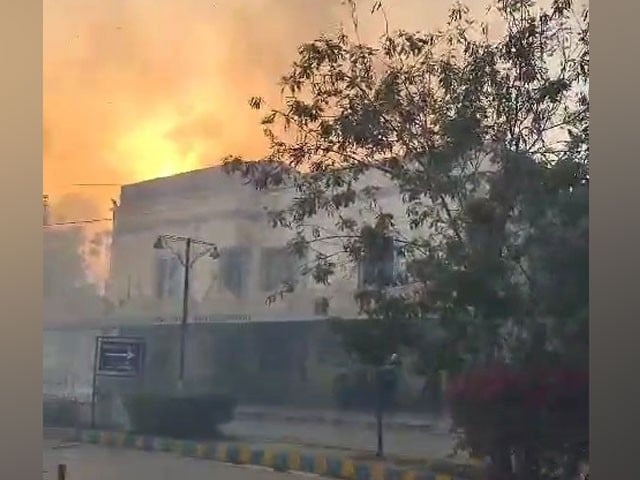 Fire breaks out in OPD of Dow Hospital Ojha Campus, no casualties reported Photo: Express News