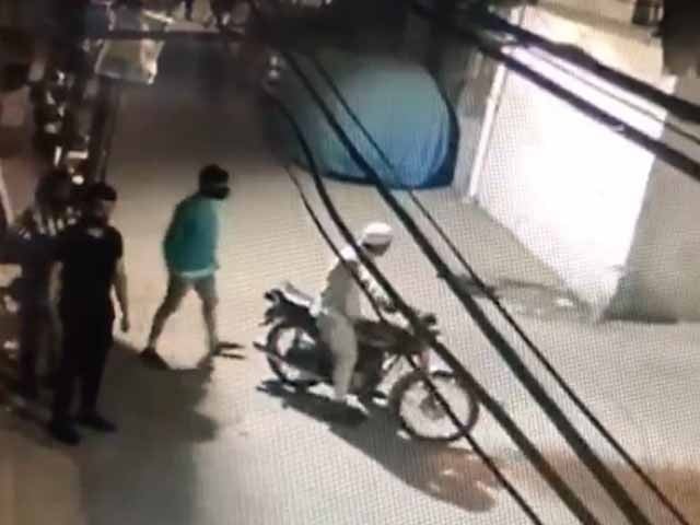 Lahore; Unknown persons robbed two mobile phones, 70 thousand rupees from the citizens and escaped Photo: Screen grab