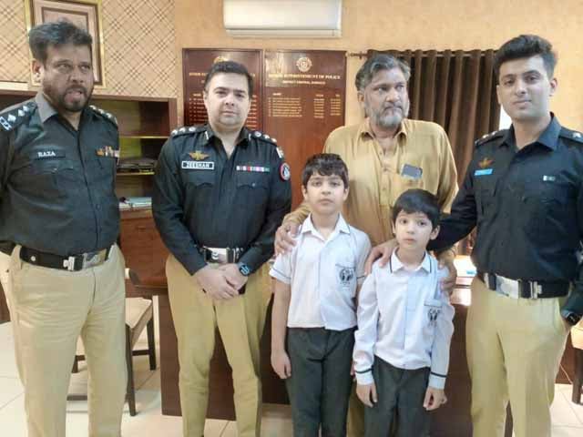 Karachi;  As soon as the case was registered, the kidnappers escaped leaving the 2 young brothers