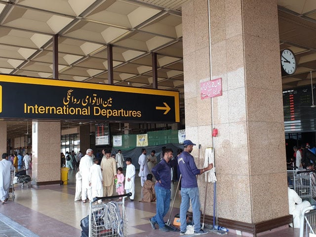 Many flights from Karachi were canceled due to low number of passengers