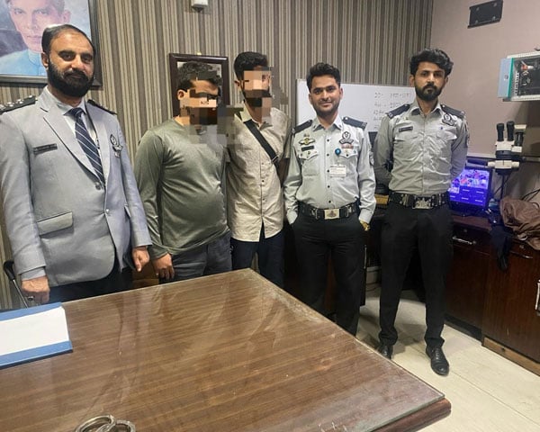 2 passengers going abroad arrested on fake documents from Karachi Airport