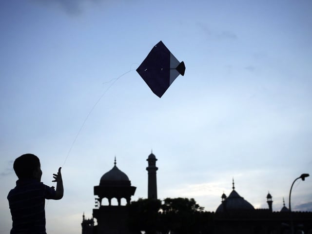 Two citizens injured due to flying kite string in Lahore, Chief Minister's notice