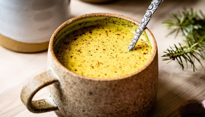 Do you know the amazing benefits of drinking turmeric mixed with milk?