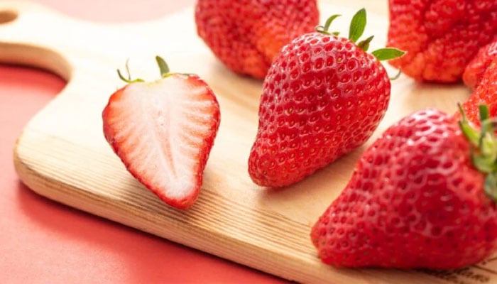 Are strawberries healthy for kidney patients? ---File photo