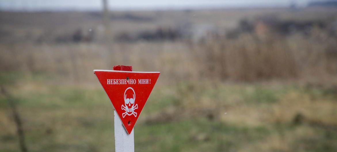 A sign in Ukraine warns of landmines.