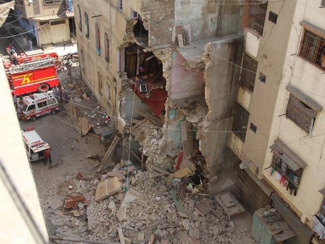 KARACHI: A part of the damaged building collapsed on the Ranchhor line