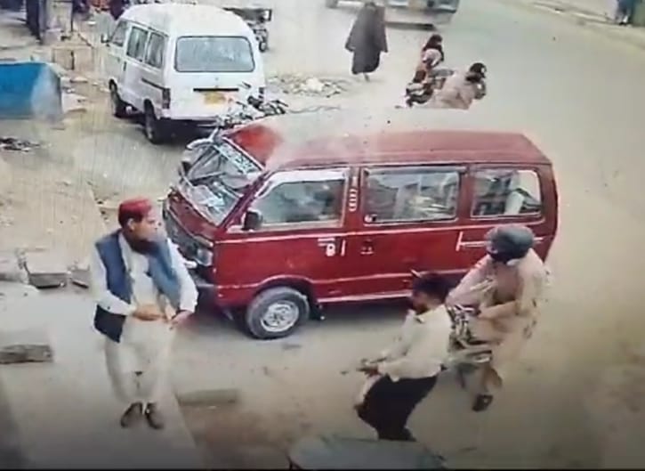 In Landhi, a motorcycle-riding bandit escaped by robbing a citizen of 19 lakh rupees in broad daylight