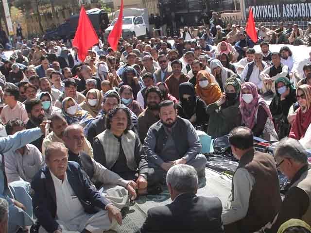 Due to non-payment of salaries of the employees of Jamia Balochistan, the sit-in continues even on the day of Eid