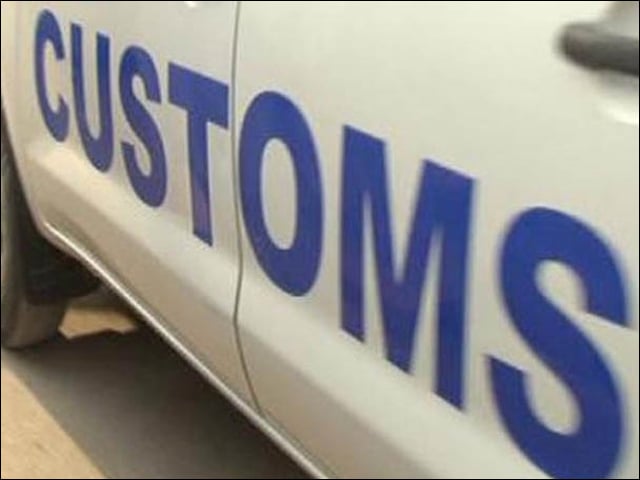 4 customs officials including a girl were killed by terrorists firing in DI Khan