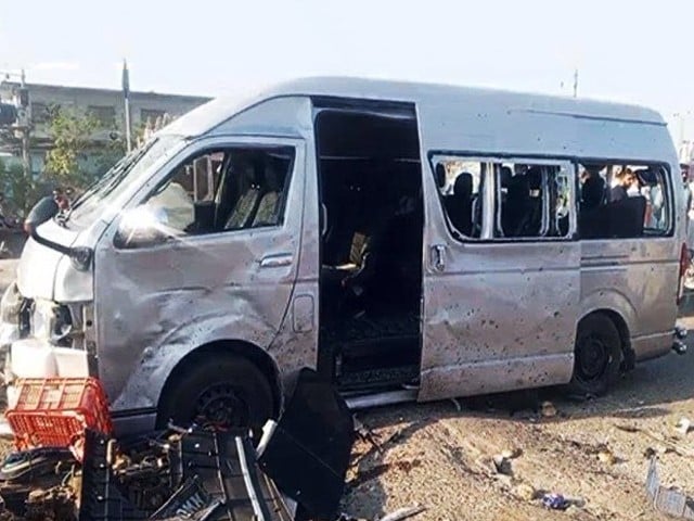 Suicide attack on foreigner's car in Karachi; 2 people died 3 injured have been shifted to hospital for immediate medical assistance (Photo: Social Media)
