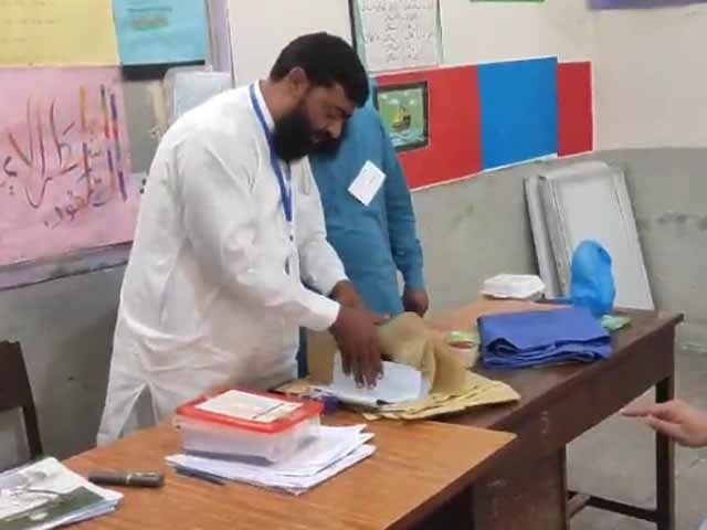 The presiding officer got the Form 45 signed before the polling ended Photo: Screen grab