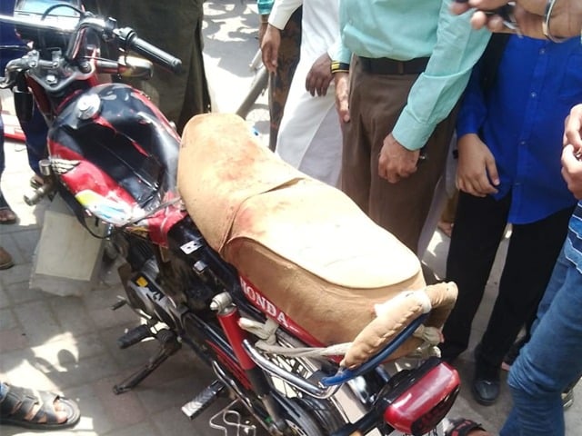 Lahore;  The gas cylinder exploded while carrying it on the motorcycle, the rider died