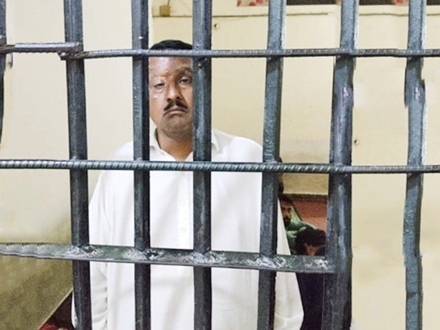 Raiwind; A three-year-old child was brutally tortured by brutal suspects, seriously injured by a knife The police arrested the accused Malik Bashir: Photo: Express News