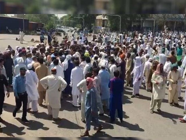 Lahore: Farmers protesting against non-purchase of wheat arrested