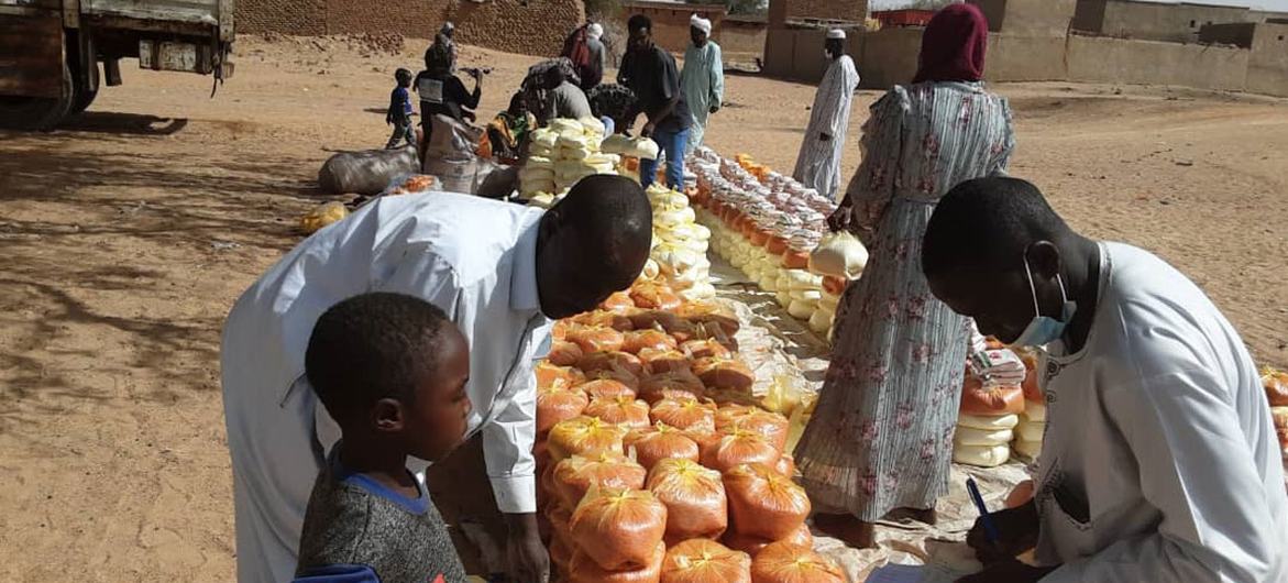 WFP and its partner World Relief provide emergency food supplies in West Darfur.