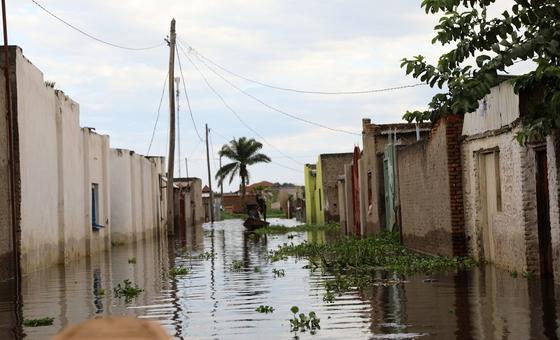 Unprecedented flooding displaces hundreds of thousands across east Africa