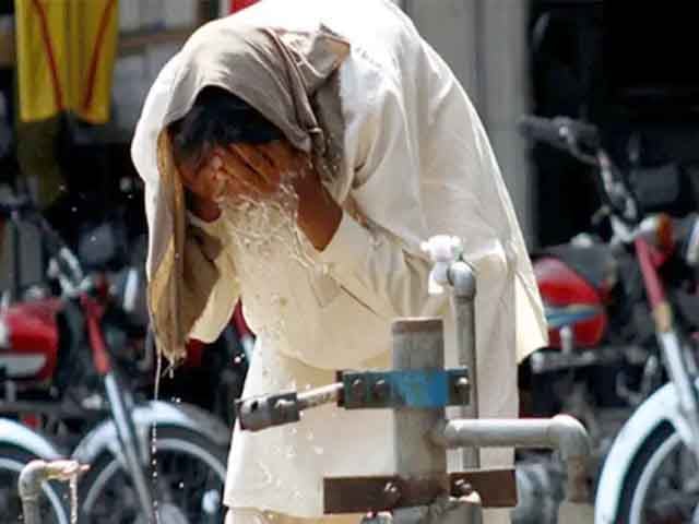 The mercury in Karachi reached 39.4 degrees, likely to cross 40 degrees tomorrow