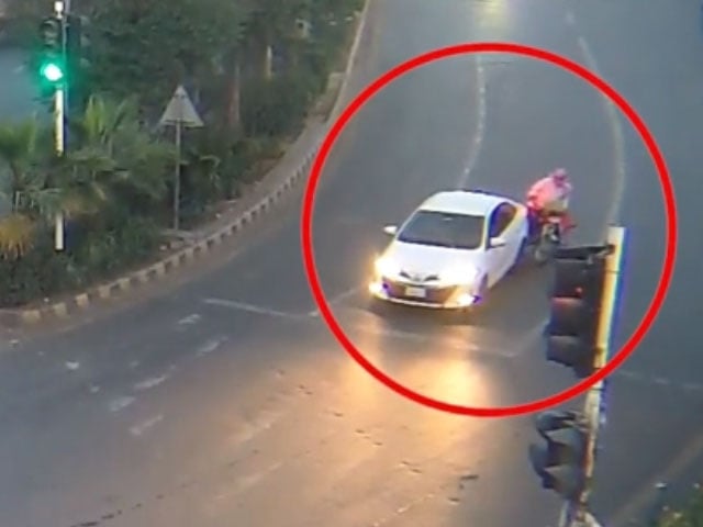 Lahore;  The robber who hit the cars with the motorcycle and robbed was arrested