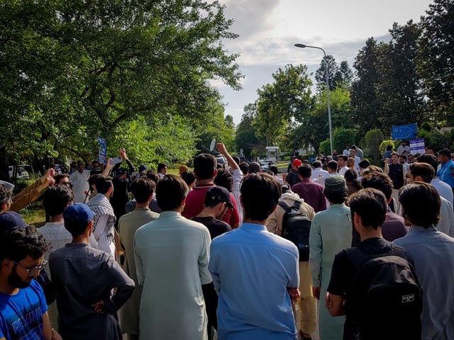 Jamiat protest outside Kyrgyz embassy against attacks on Pakistani students