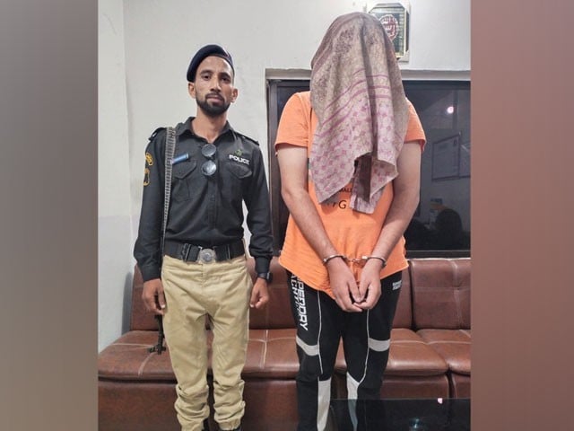 Accused Sharjeelur Rahman son of Khalilur Rahman was arrested by Bilal Colony Police (Photo; Express News).