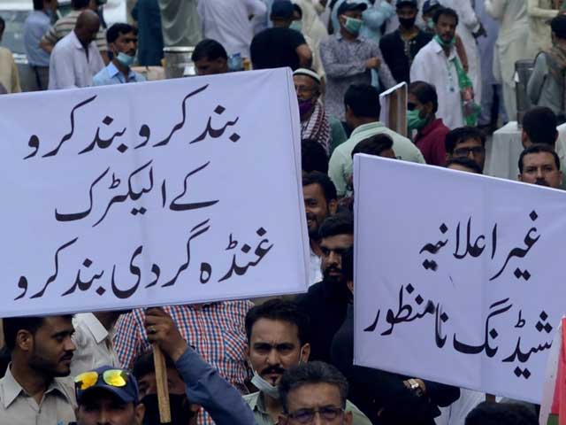 Violent protest over non-supply of electricity in Karachi, traffic suspended