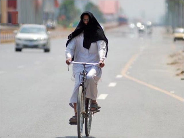 Karachi;  As the heat wave continues, the mercury may reach 42 degrees on Saturday