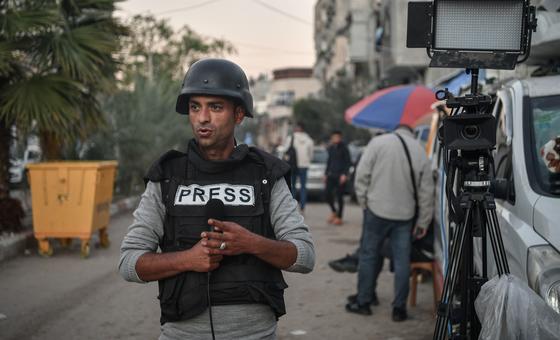 World News in Brief: Palestinian journalists win top press freedom prize, child migrant detention, Niger meningitis epidemic