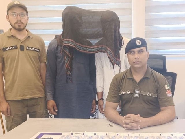 A masked robber who robbed a senior citizen in Lahore turned out to be a son-in-law Two masked robbers robbed an elderly citizen of Rs 4 lakh