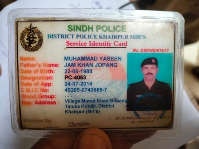 Karachi: One martyred, the other injured in the firing of the security personnel of the cattle market Martyred police officers Yasin and Salman Abbas were sent from the headquarters to Sachal police station (Photo: Express).