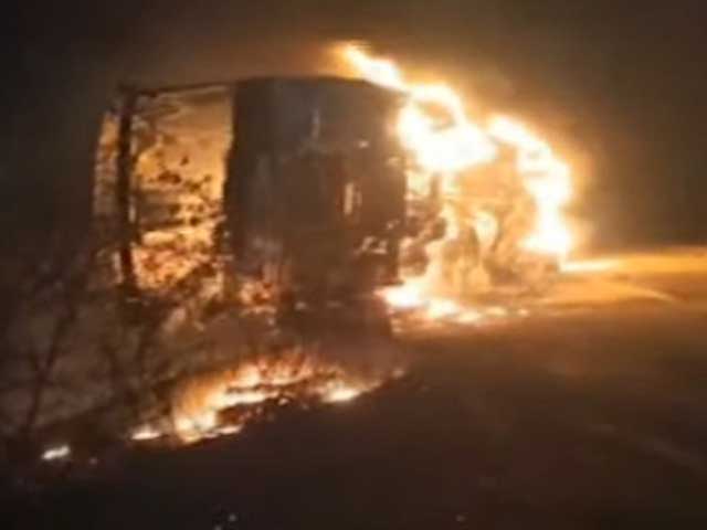 Fire in passenger coach going to Quetta, 2 killed, death toll expected to increase