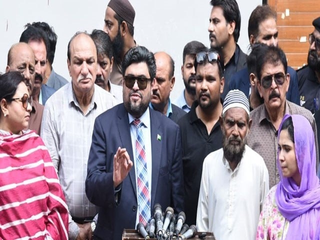 'Target killing' in Karachi aims to deter foreign investment, Sindh Governor Governor of Sindh talks to the media along with the parents of slain YouTuber Saad (Photo Express News)