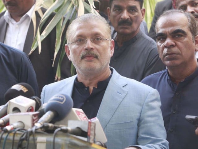 Sharjeel Memon took MQM to task for protesting against street crime in Karachi Sharjeel Memon said that MQM politics is shining—Photo: Express News