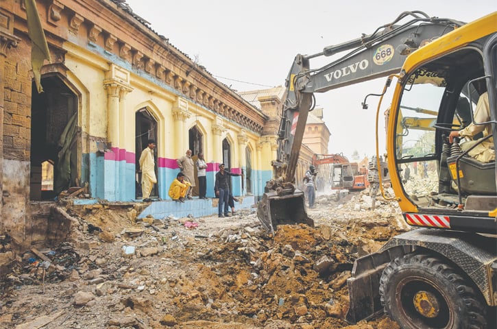 THE area behind the butcher’s section at Empress Market lies in rubble after an anti-encroachment operation was carried out earlier this week.—Fahim Siddiqi / White Star THE area behind the butcher’s section at Empress Market lies in rubble after an anti-encroachment operation was carried out earlier this week.—Fahim Siddiqi / White Star