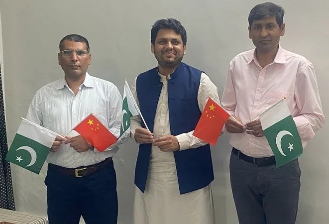 Dr. Arif (Left) Founding Member of Pakistan China Alumni Association